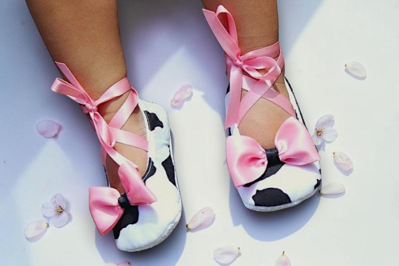 Cow Baby Shoes Soft Ballerina Slippers for Infant Girl Cute Farm Animal Newborn Booties Baby Shower Gift Neutral Nursery Shoes