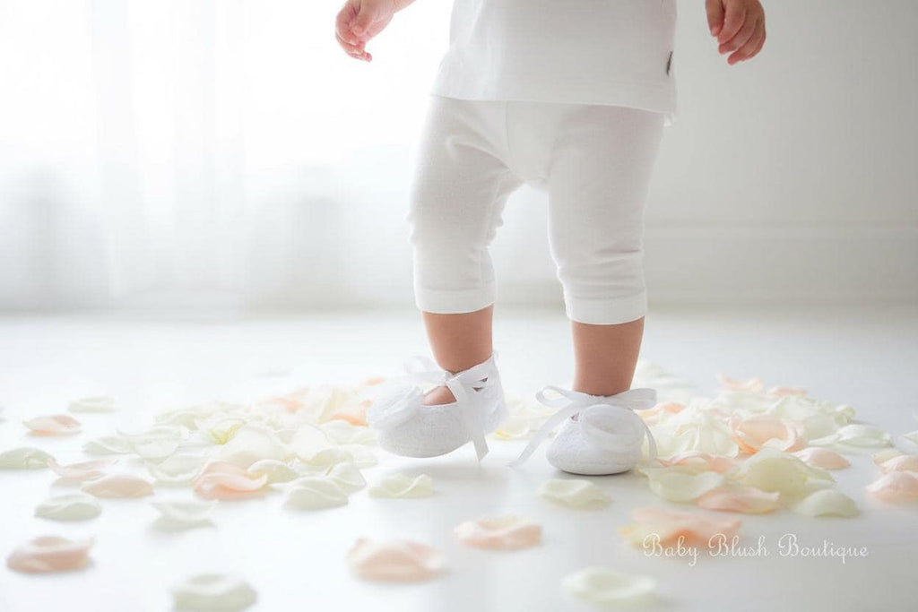 White Lace Baby Shoes Vintage Infant Ballerina Slippers Christening Baptism Baby Girl Dress Shoes Newborn Photo Outfit Gift