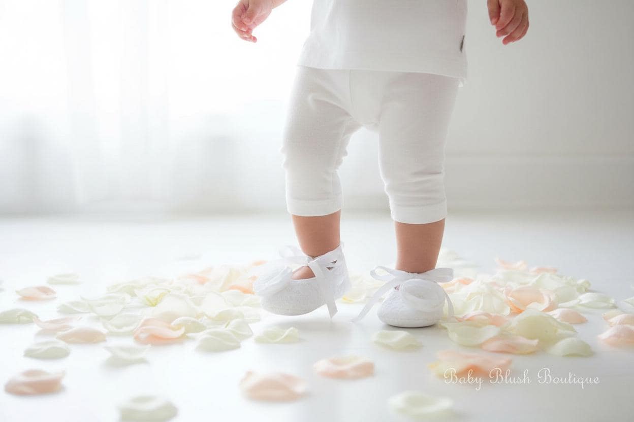 White Lace Baby Shoes Vintage Infant Ballerina Slippers Christening Baptism Baby Girl Dress Shoes Newborn Photo Outfit Gift