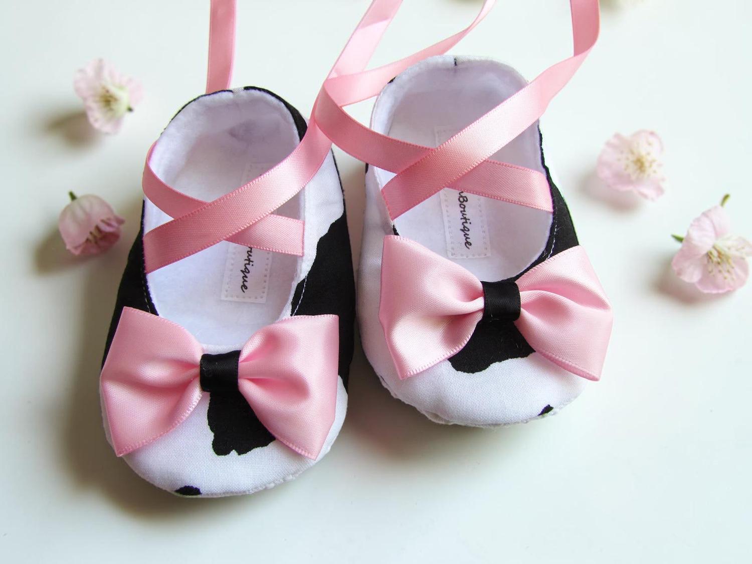 Cow Baby Shoes Soft Ballerina Slippers for Infant Girl Cute Farm Animal Newborn Booties Baby Shower Gift Neutral Nursery Shoes